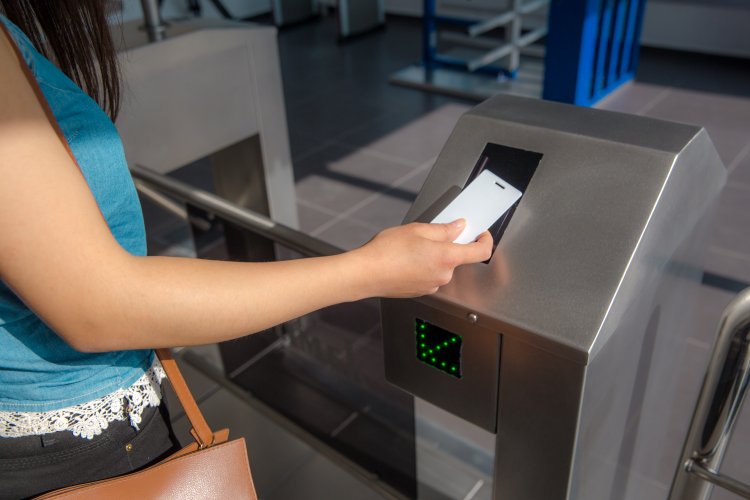 Kartlı Geçiş Kontrol Sistemlerini Tanıyalım: Güvenliğin Anahtarı Avucunuzda